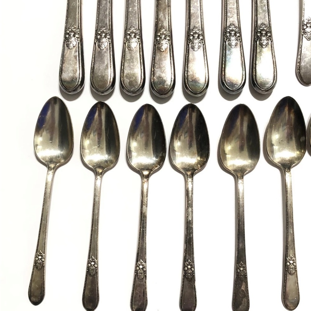 1847 Rogers Bros Is Adoration Vintage Silver Plate Silverware Set of 47 pieces - Picture 8 of 13